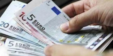 Μπόνους 300 ευρώ: Άνοιξε η πλατφόρμα - Ποιοι είναι οι δικαιούχοι