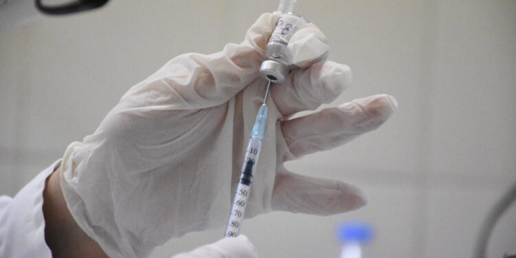 Αλλαγή σειράς: Σε ποιες ηλικίες «φρενάρουν» οι εμβολιασμοί