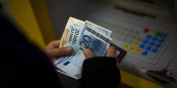 Συνταξεις αναδρομικα: «ΣΟΚ» για 500.000 συνταξιούχους - Ποιοι δεν θα δουν ούτε ευρώ στα ATM