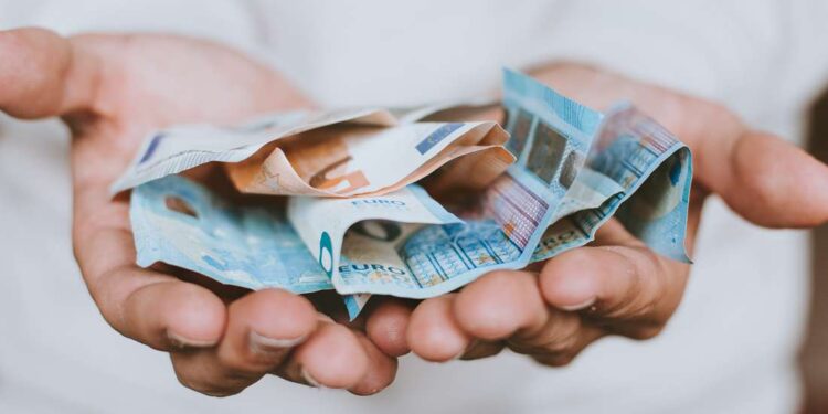 ΕΦΚΑ - ΟΑΕΔ: «Βρέχει» λεφτά από σήμερα 16/5: Ποιοι θα δουν χρήματα στους λογαριασμούς