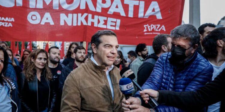 Ο πρόεδρος του ΣΥΡΙΖΑ Αλέξης Τσίπρας στην πορεία για την 49η επέτειο από την εξέγερση του Πολυτεχνείου, Πέμπτη 17 Νοεμβρίου 2022.
(ΓΙΩΡΓΟΣ ΚΟΝΤΑΡΙΝΗΣ/EUROKINISSI)