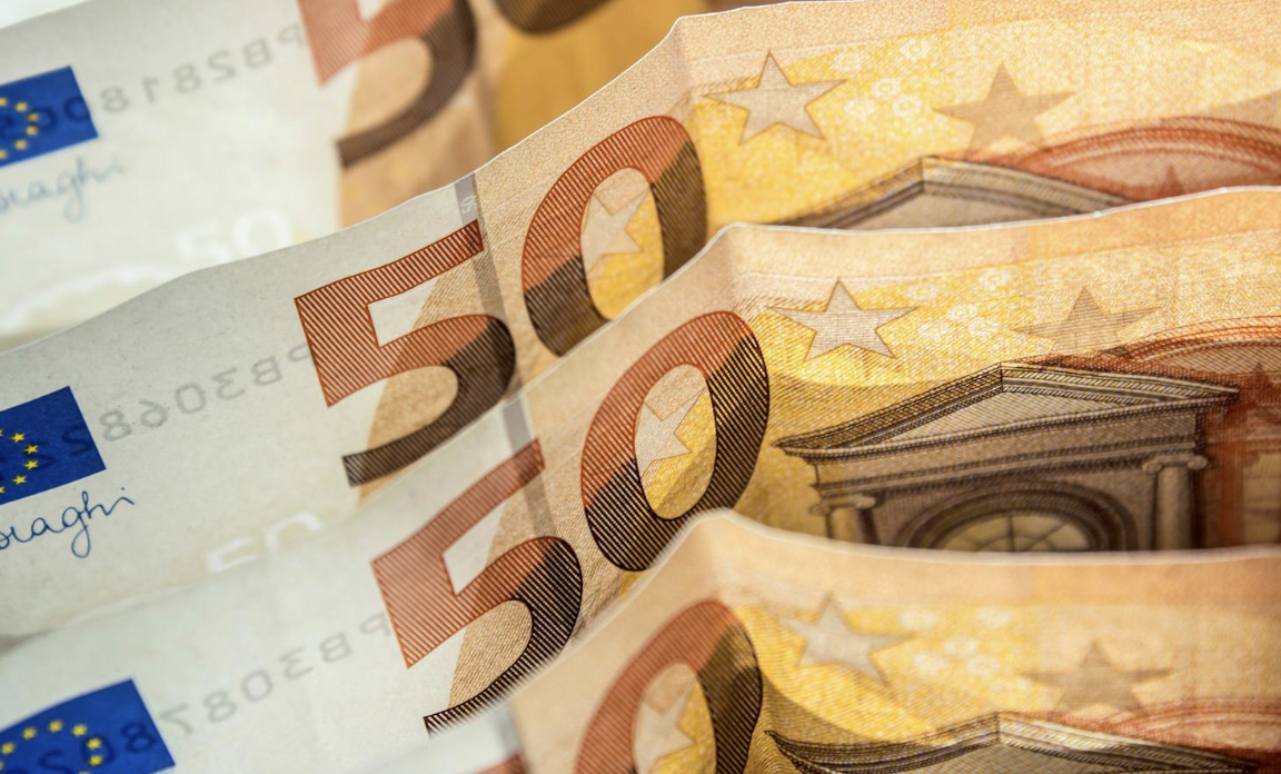 Έκτακτο επίδομα 810 ευρώ! Δείτε εδώ πώς και ποιοι το παίρνουν