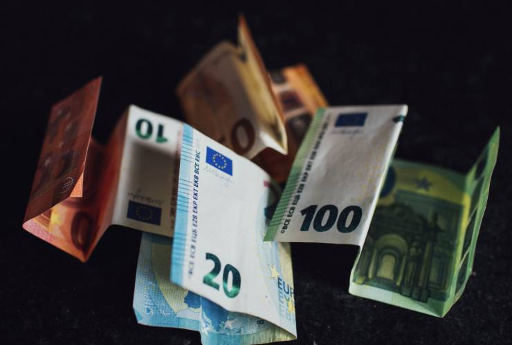 Συντάξεις: Έξτρα λεφτά έως 7.485 ευρώ για 350.000 συνταξιούχους